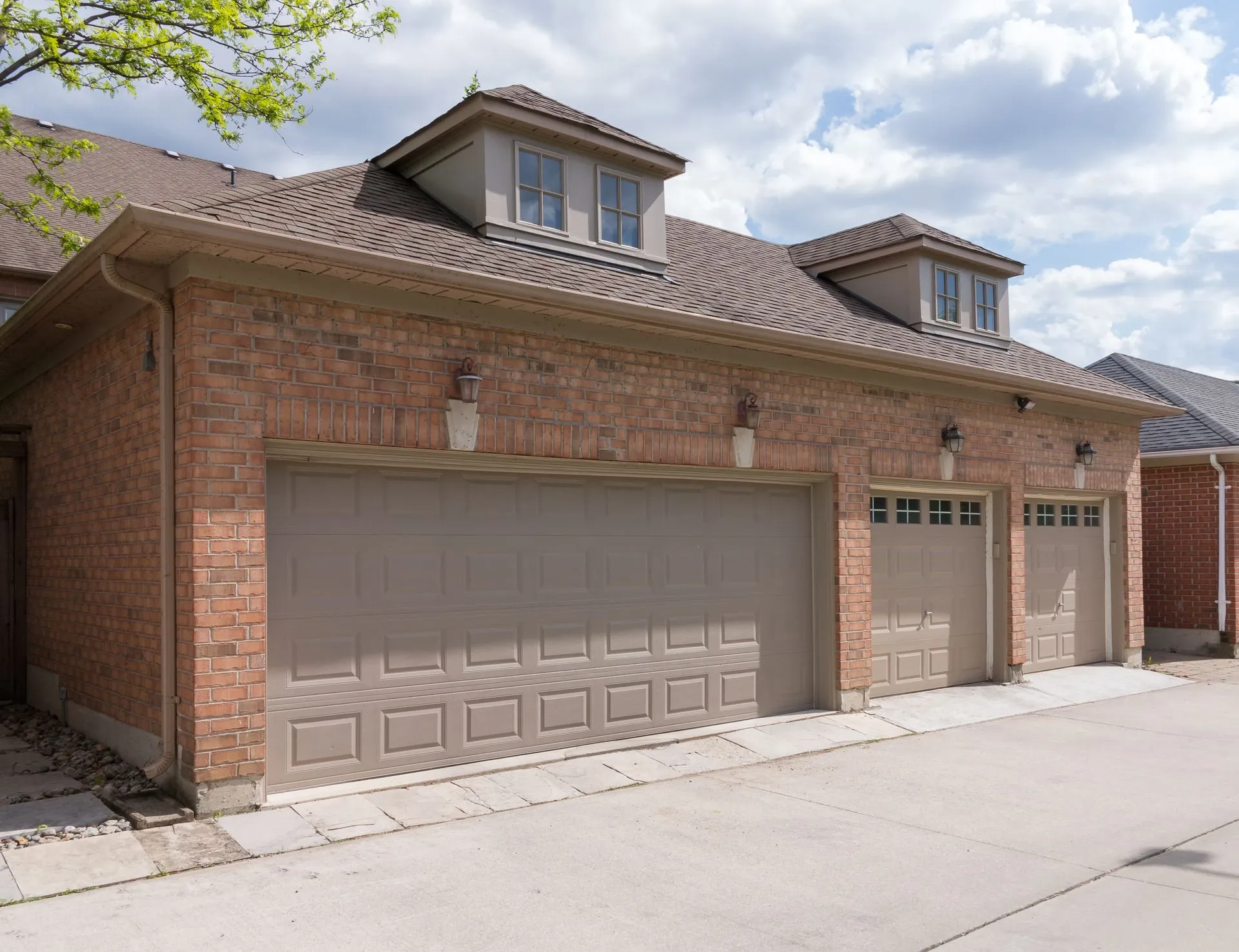 Residential garage door service in Fresno, CA